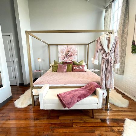 2Br 2Br Le Chateau 505 Lux Penthouse In A Historic Building Utica Exteriér fotografie