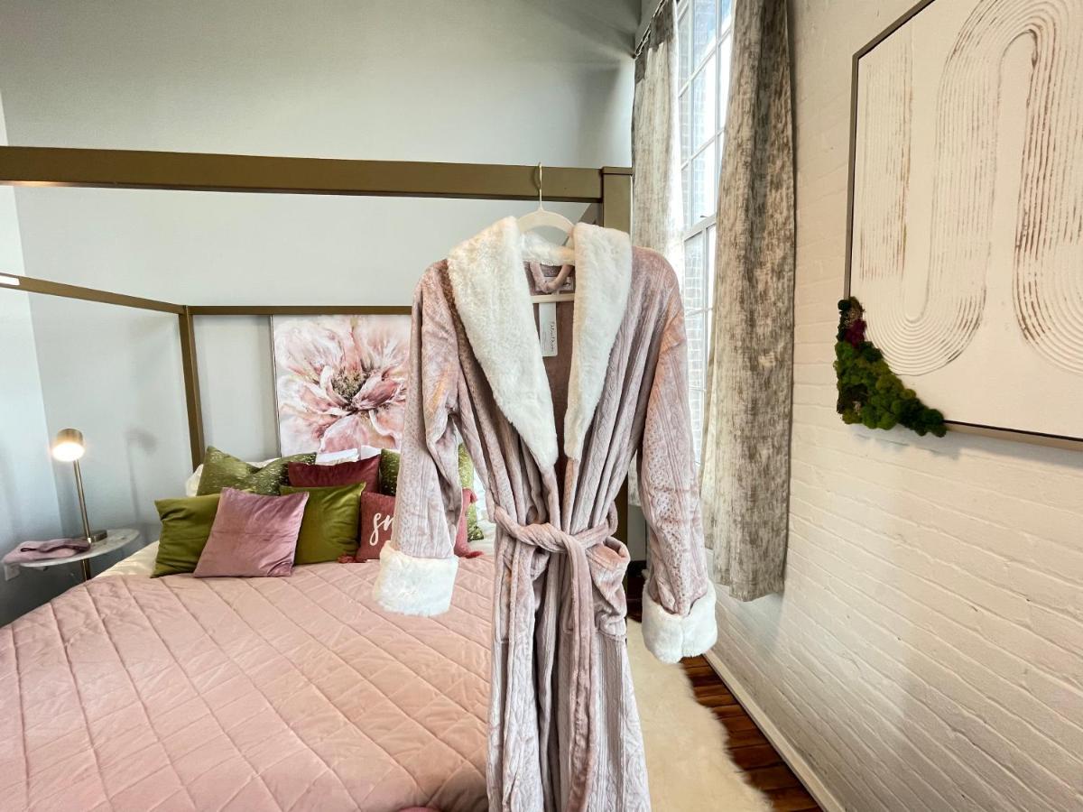 2Br 2Br Le Chateau 505 Lux Penthouse In A Historic Building Utica Exteriér fotografie