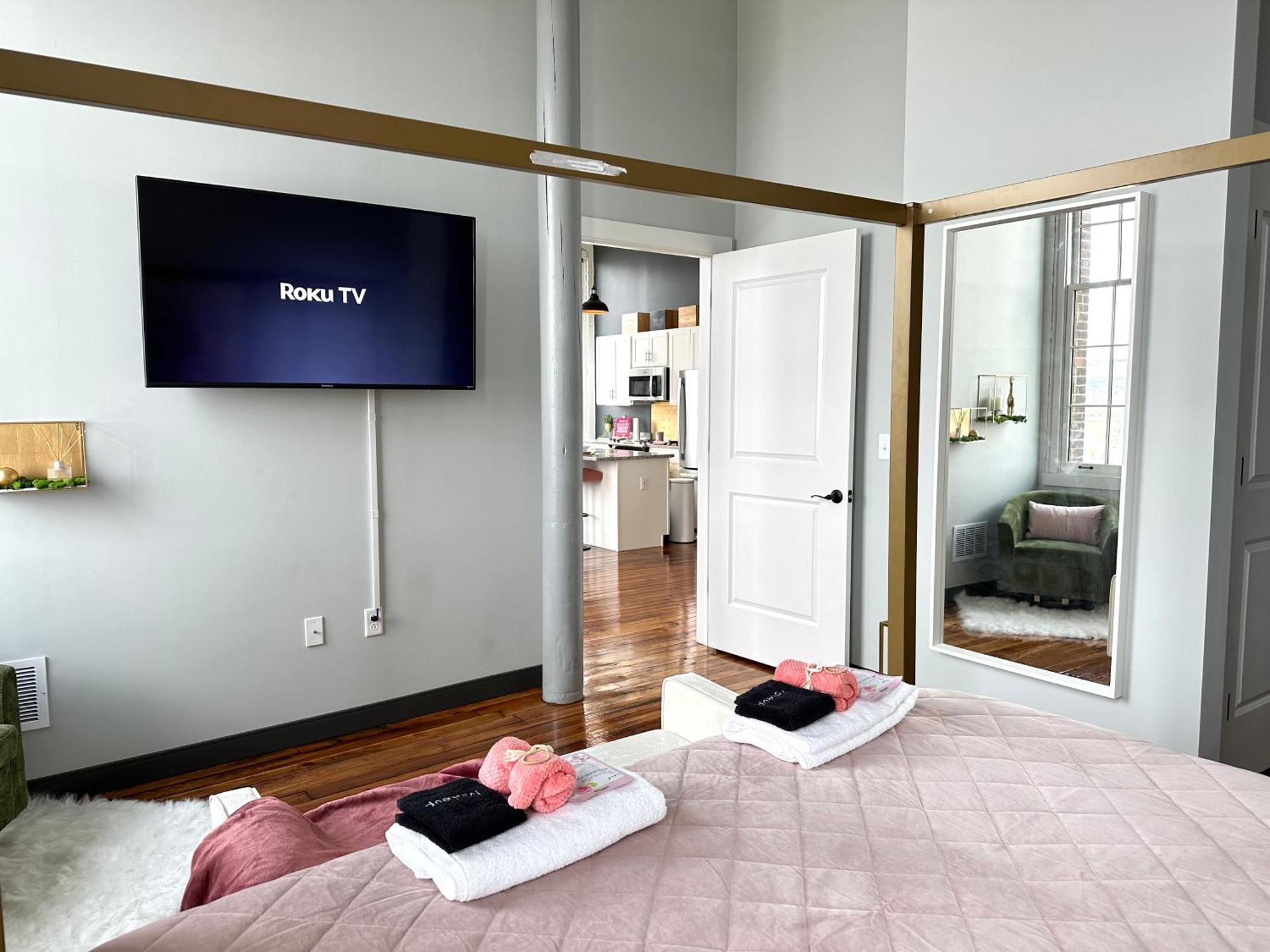 2Br 2Br Le Chateau 505 Lux Penthouse In A Historic Building Utica Exteriér fotografie