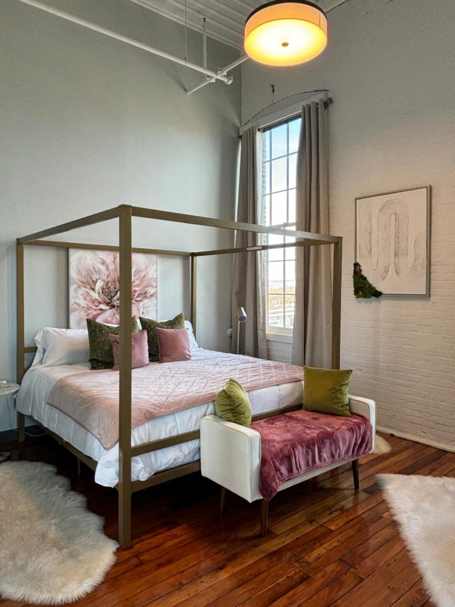 2Br 2Br Le Chateau 505 Lux Penthouse In A Historic Building Utica Exteriér fotografie