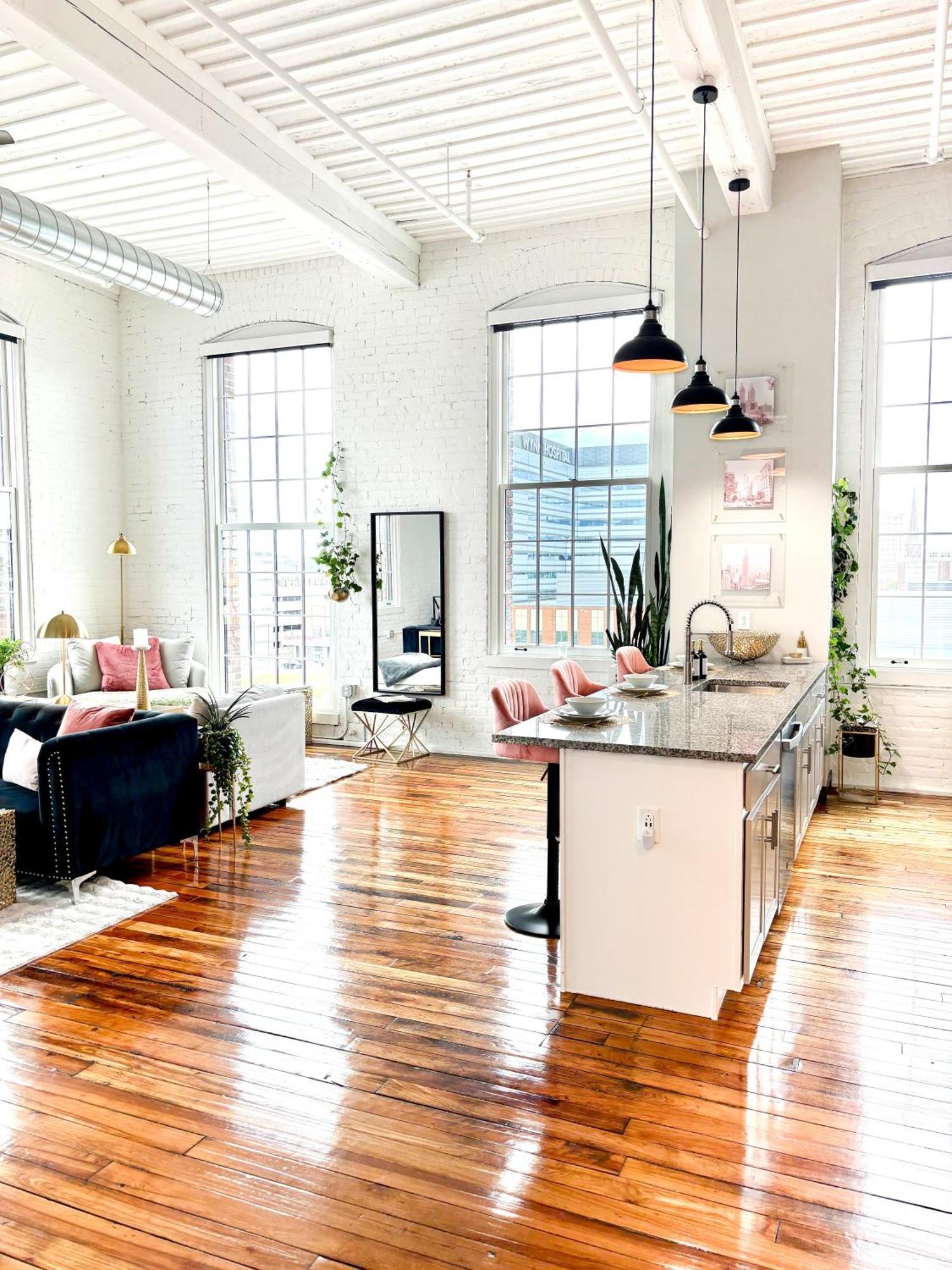 2Br 2Br Le Chateau 505 Lux Penthouse In A Historic Building Utica Exteriér fotografie