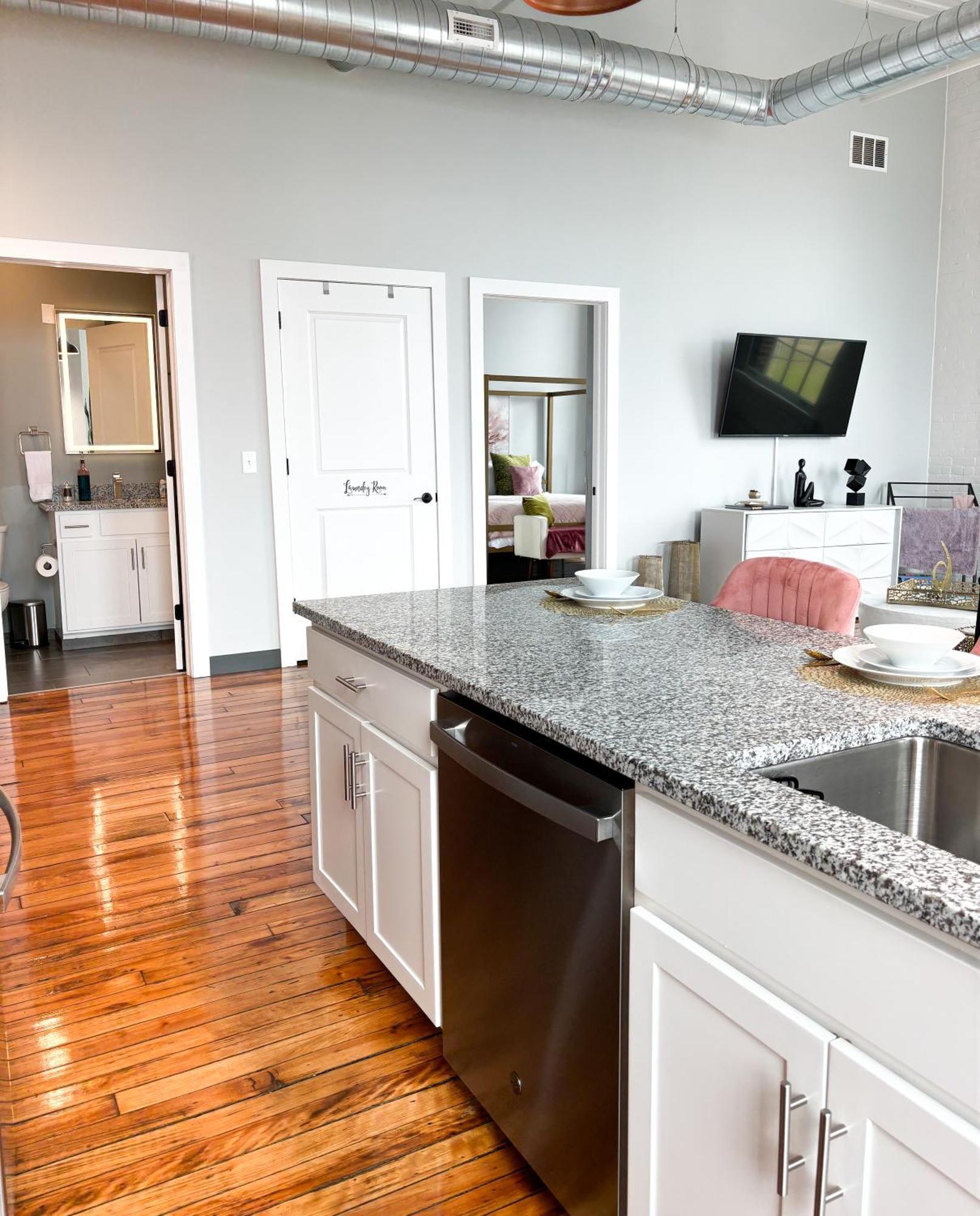 2Br 2Br Le Chateau 505 Lux Penthouse In A Historic Building Utica Exteriér fotografie